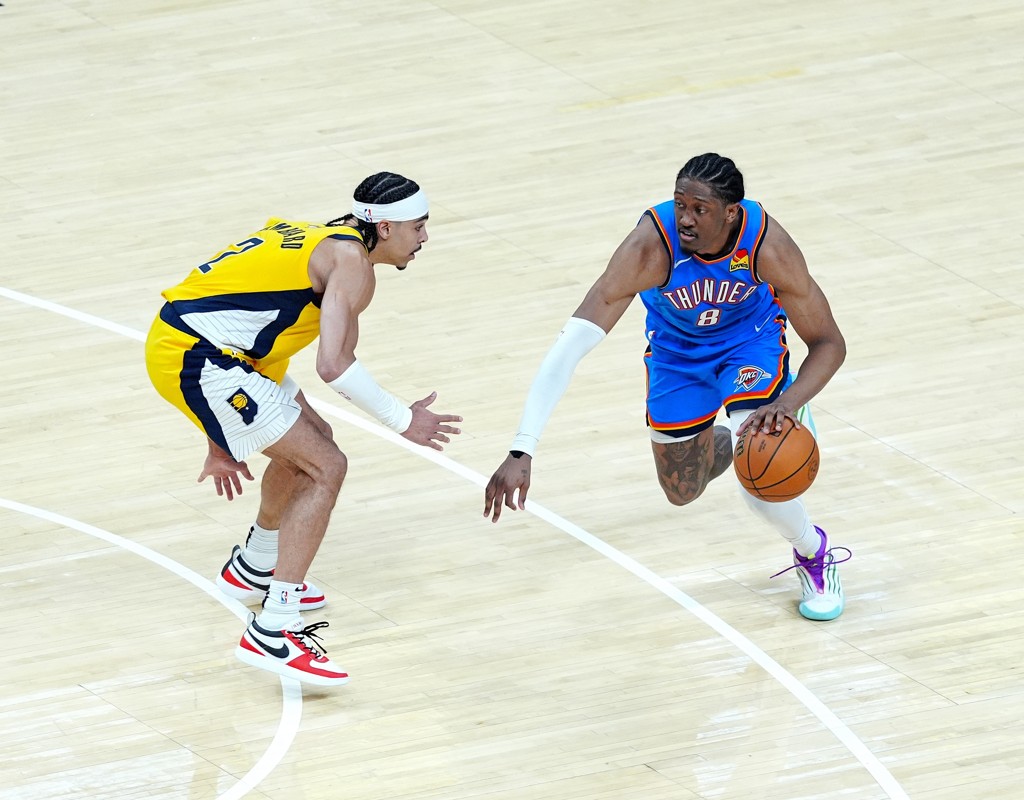 杰伦威：队友们都像一家人一样 夺冠是我刚进NBA时从未敢想的